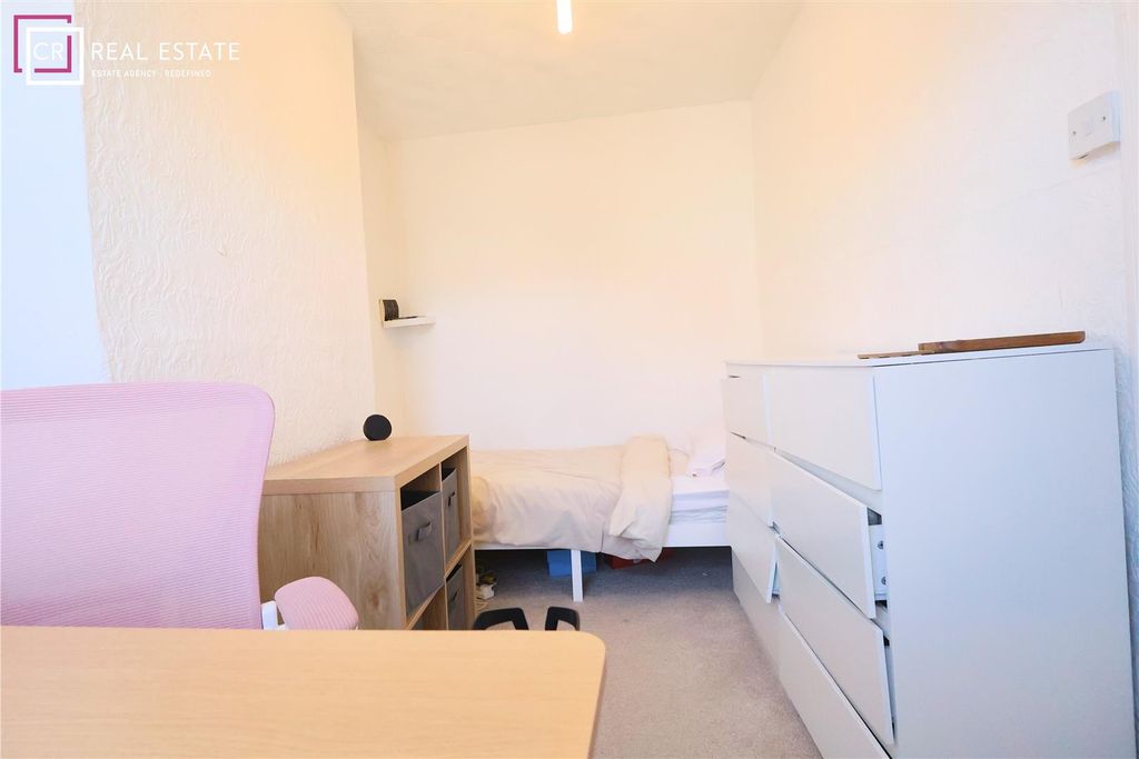 Property photo 2 of 5 Bedroom