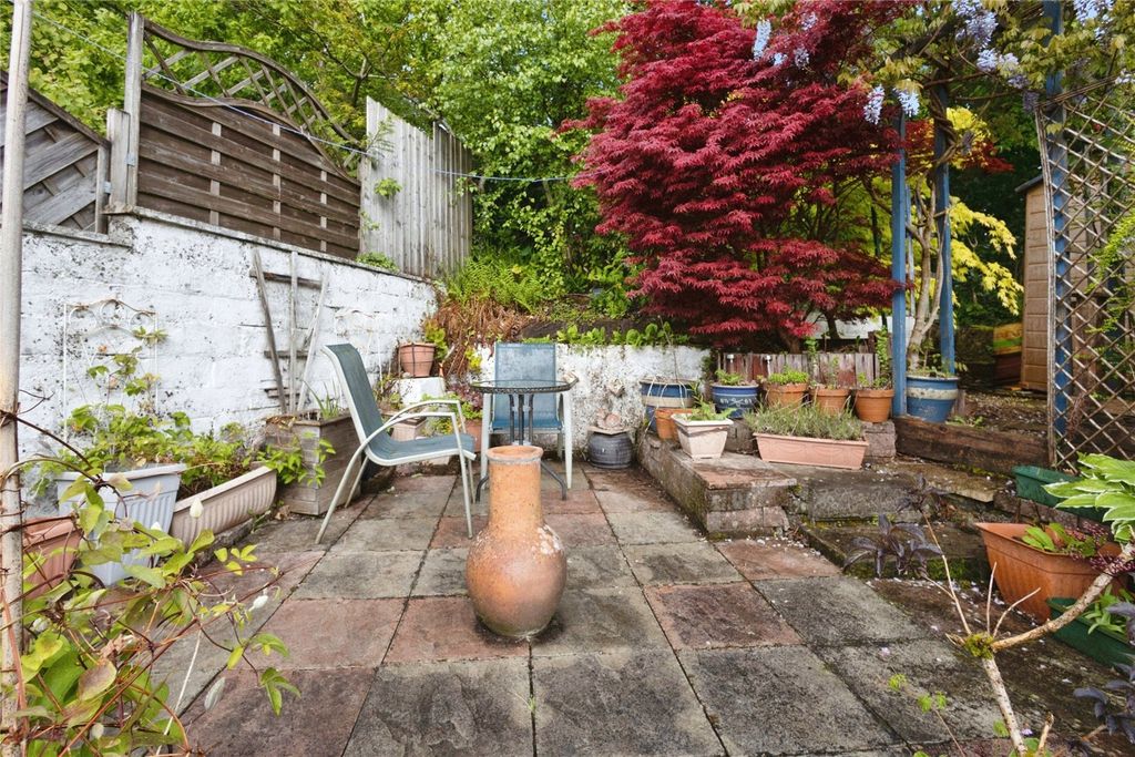 Property photo 2 of 15 Picture No. 18