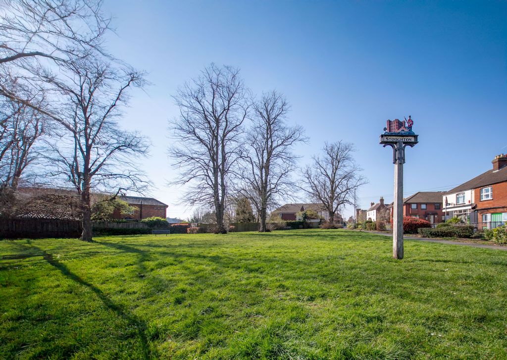 Property photo 2 of 17 Green