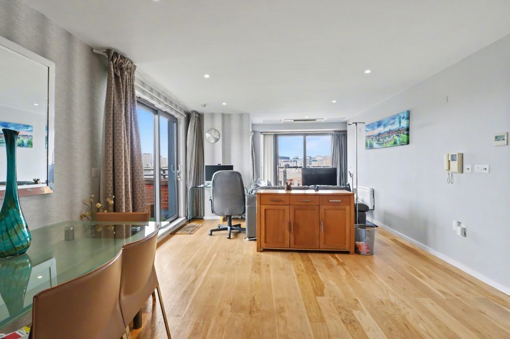 Property photo 2 of 18 Img_3933