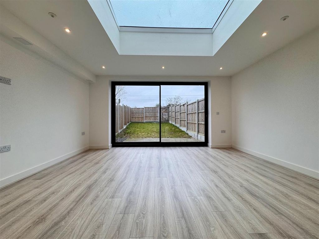 Property photo 3 of 19 Dining Area.Jpg
