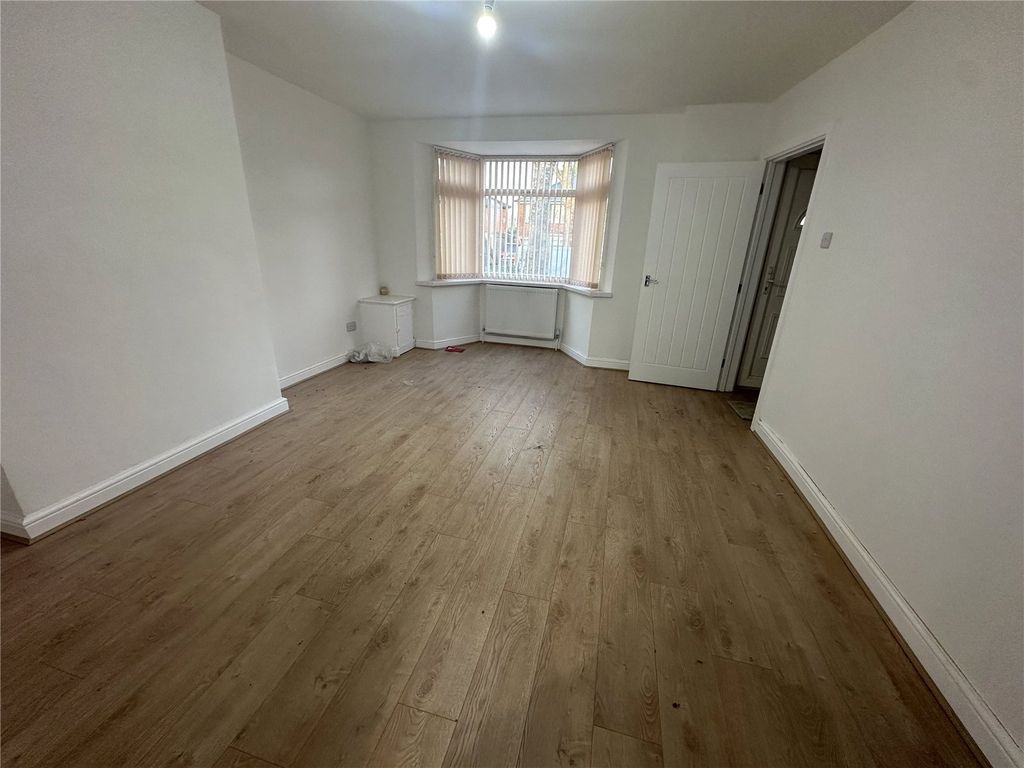 Property photo 2 of 17 Picture No. 12