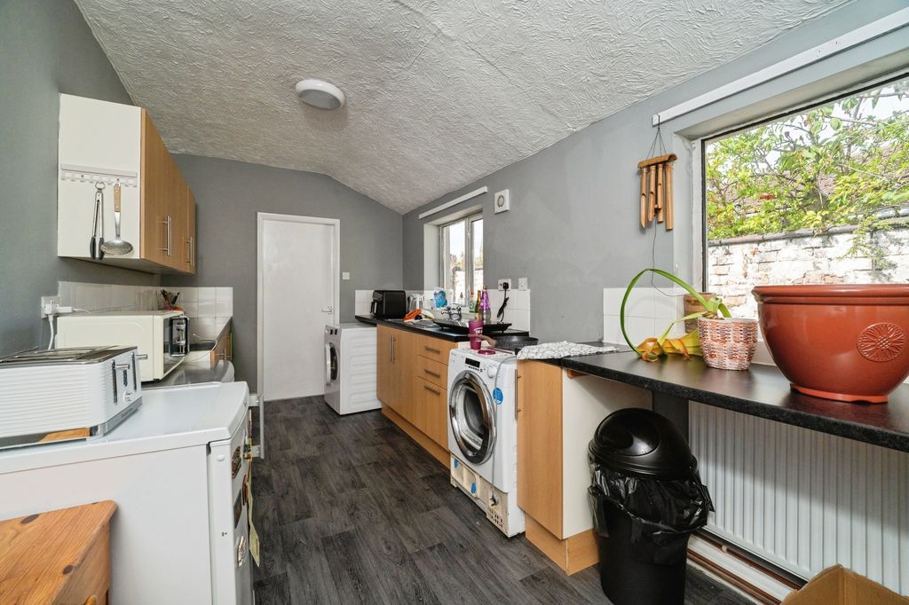 Property photo 2 of 15 Kitchen 1
