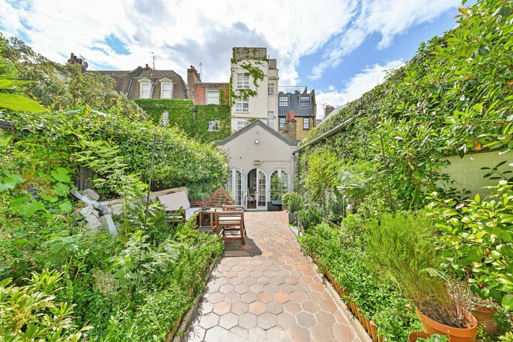 Property photo 3 of 15 Garden