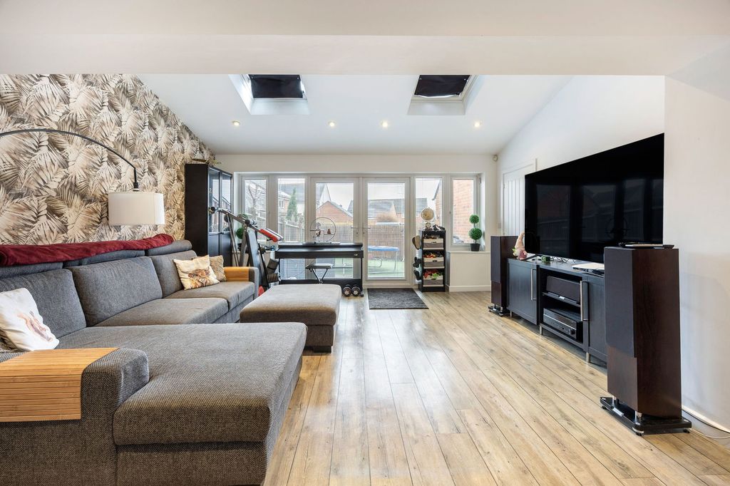 Property photo 2 of 14