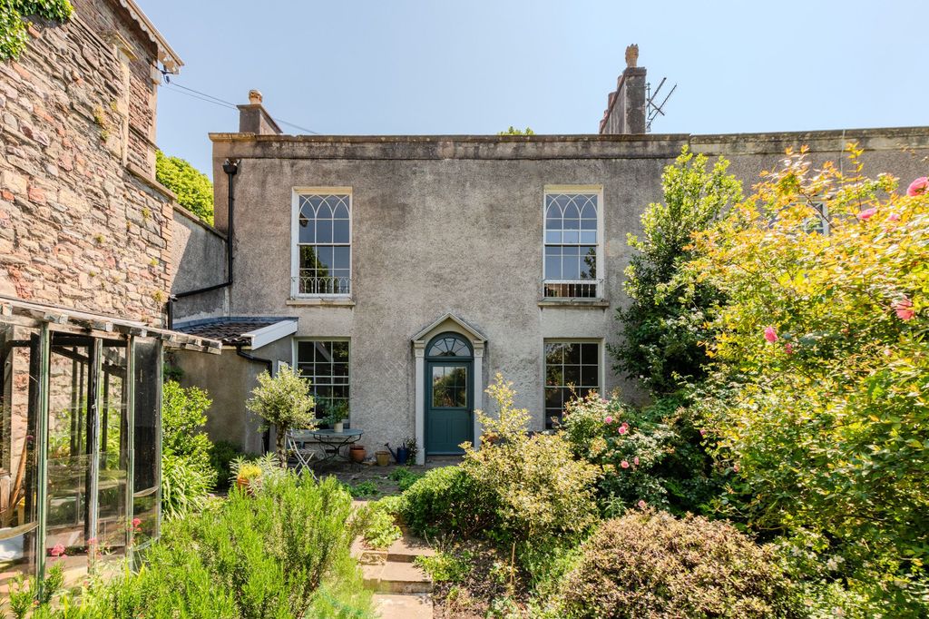 Property photo 1 of 32