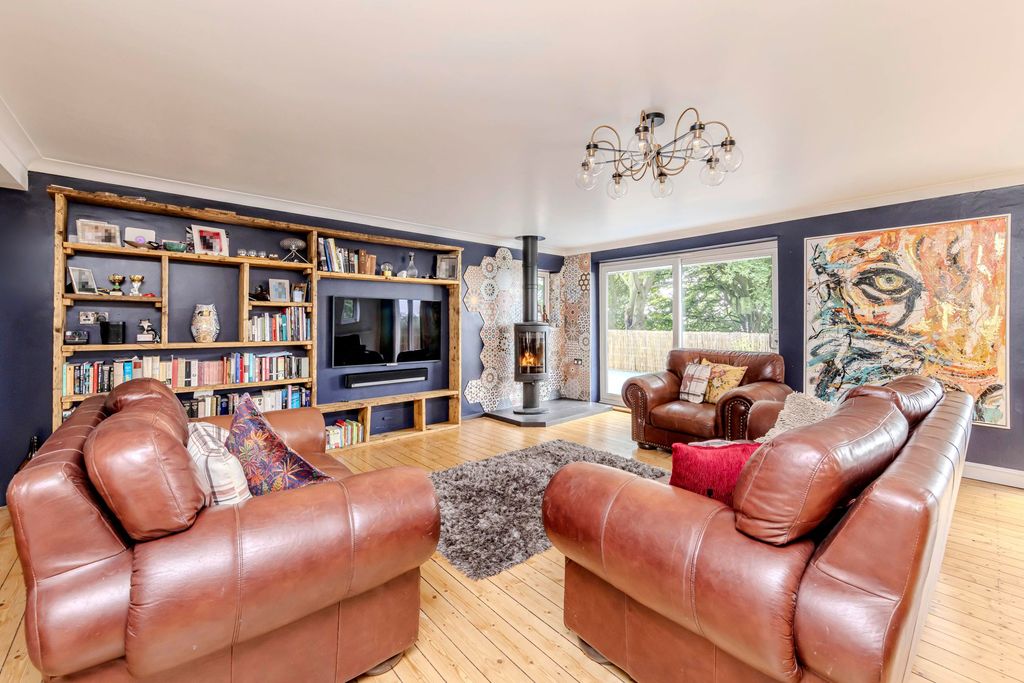Property photo 2 of 32