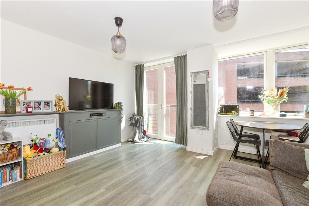 Property photo 3 of 10 Kitchen/ Living Room