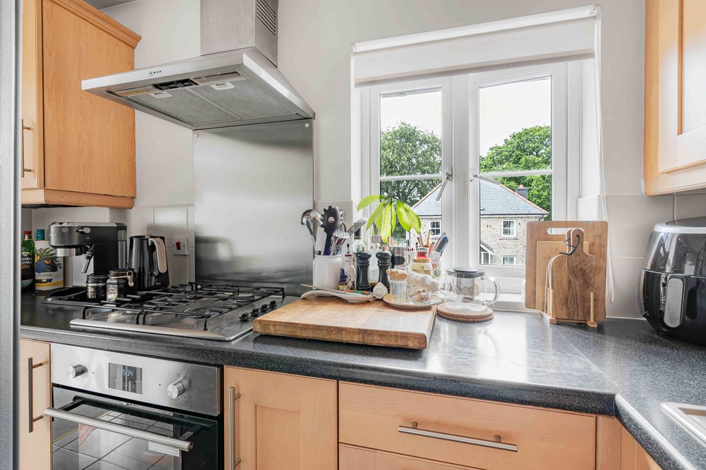 Property photo 2 of 16 Kitchen