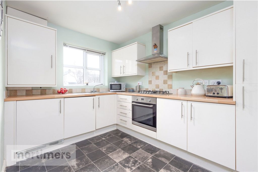 Property photo 2 of 18 Kitchen