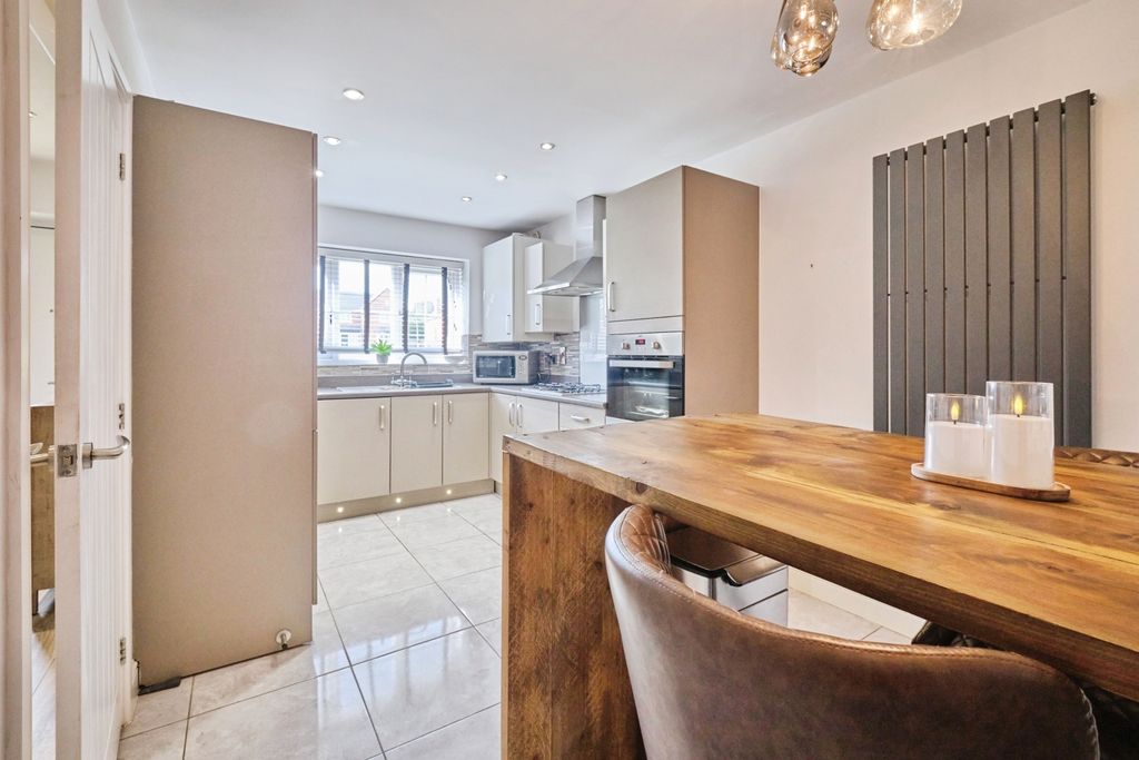 Property photo 3 of 13 Dining Kitchen