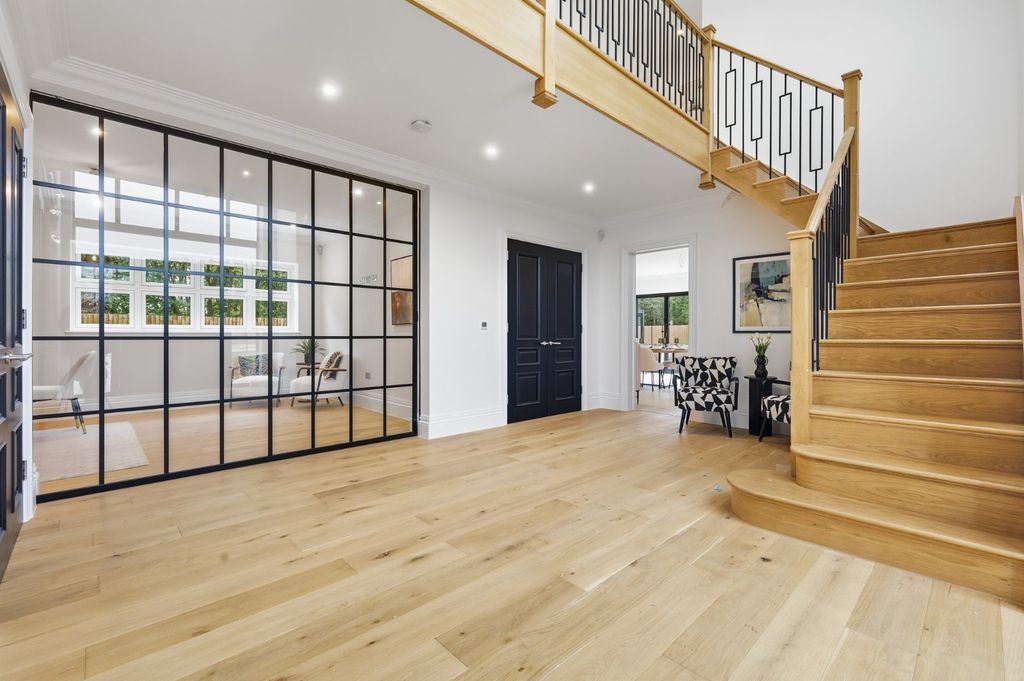 Property photo 2 of 12 Example Interior