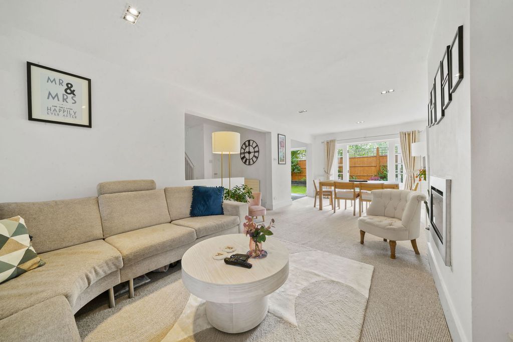 Property photo 3 of 39