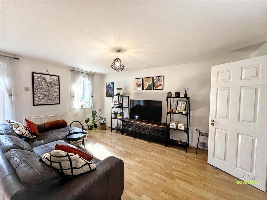 Property photo 2 of 9 Bramley-Lounge2.Jpg