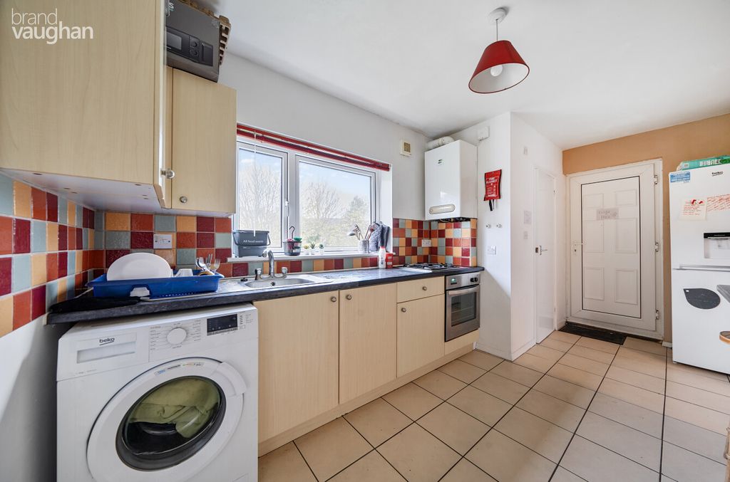 Property photo 2 of 12 c6A2Ea1A-3042-427...