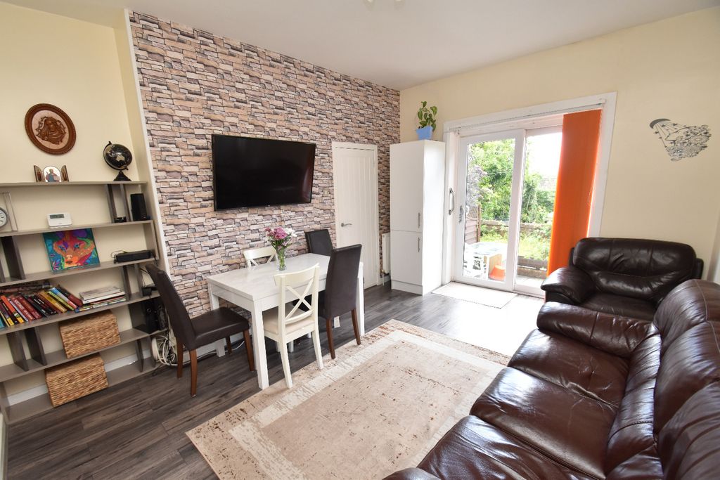 Property photo 2 of 16 4218222