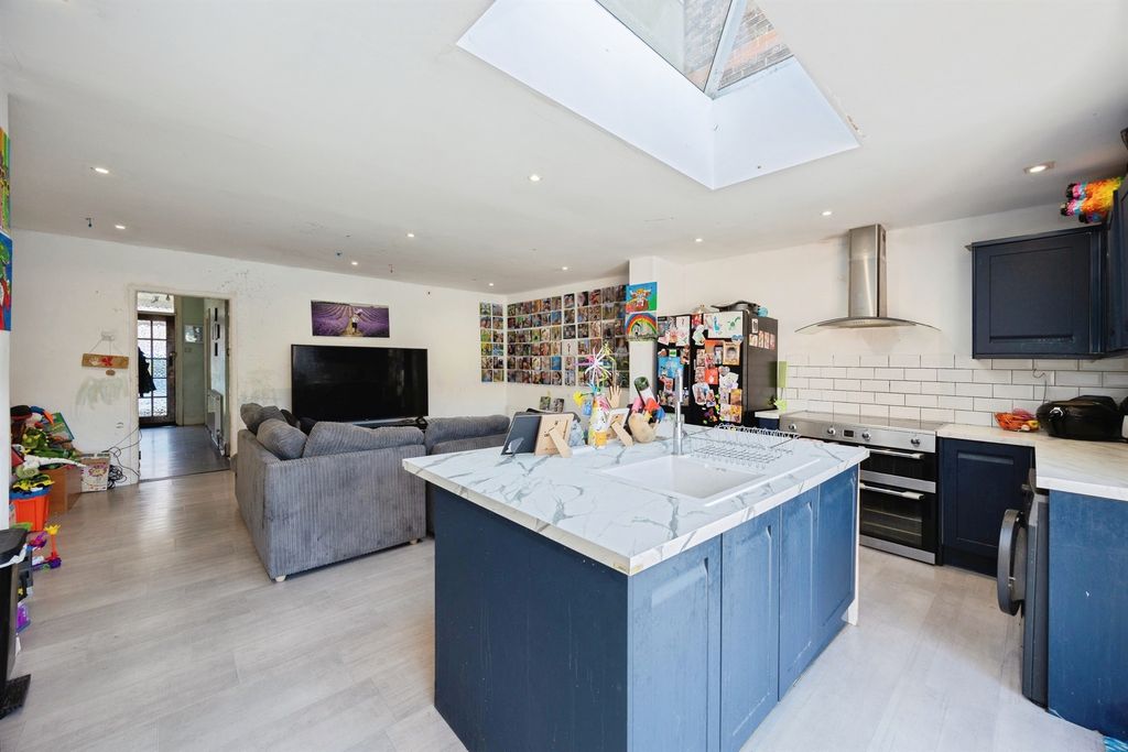 Property photo 2 of 17