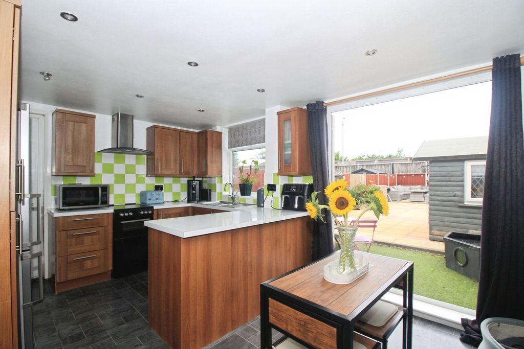 Property photo 2 of 10 Kitchen/Diner