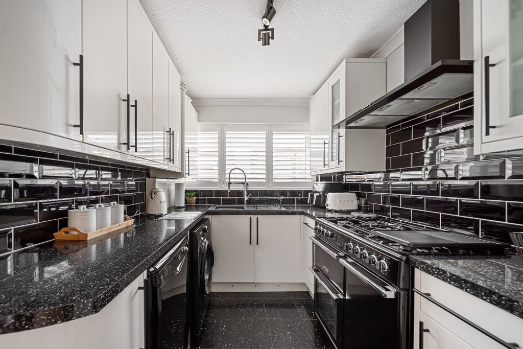 Property photo 3 of 21 4590283