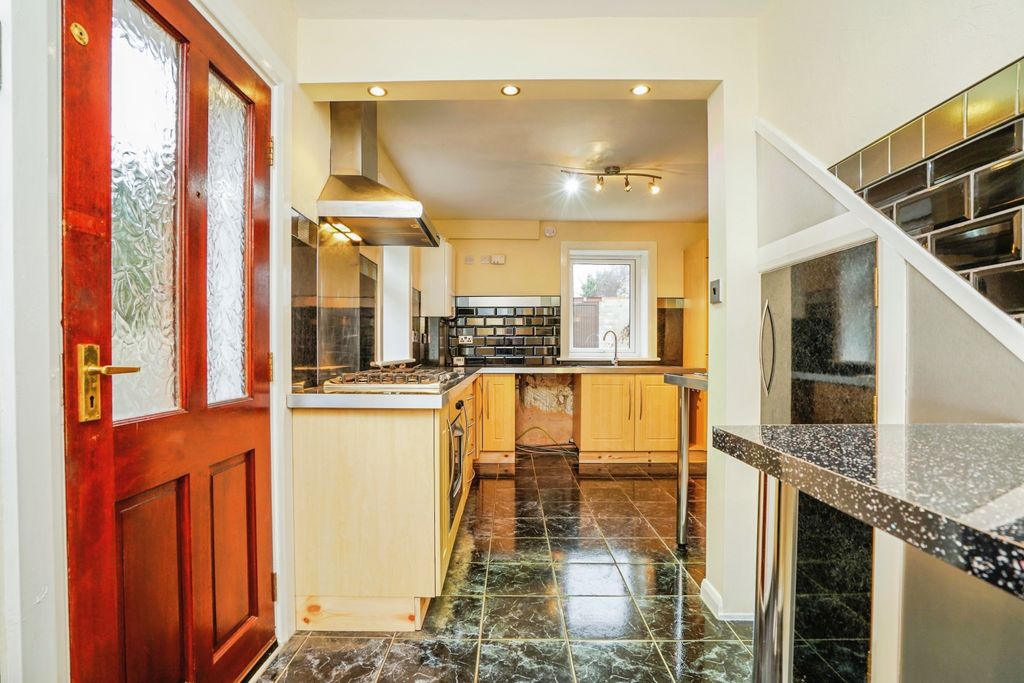 Property photo 2 of 18