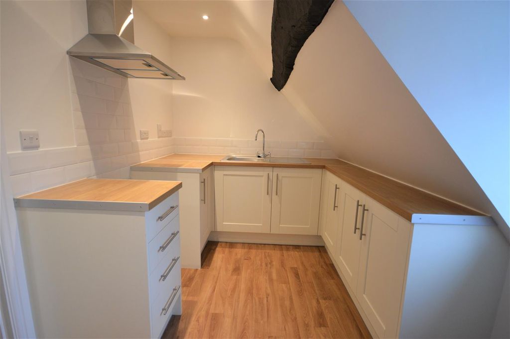 Property photo 2 of 6 Kitchen