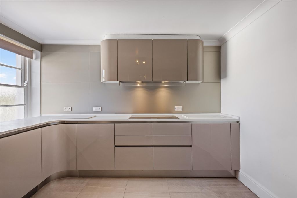 Property photo 3 of 11 Image