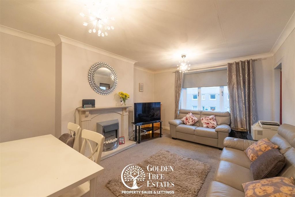 Property photo 3 of 25 Living Room