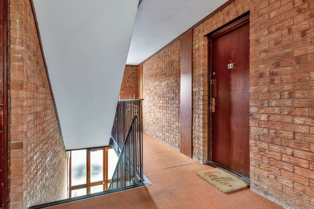 Property photo 2 of 21 2