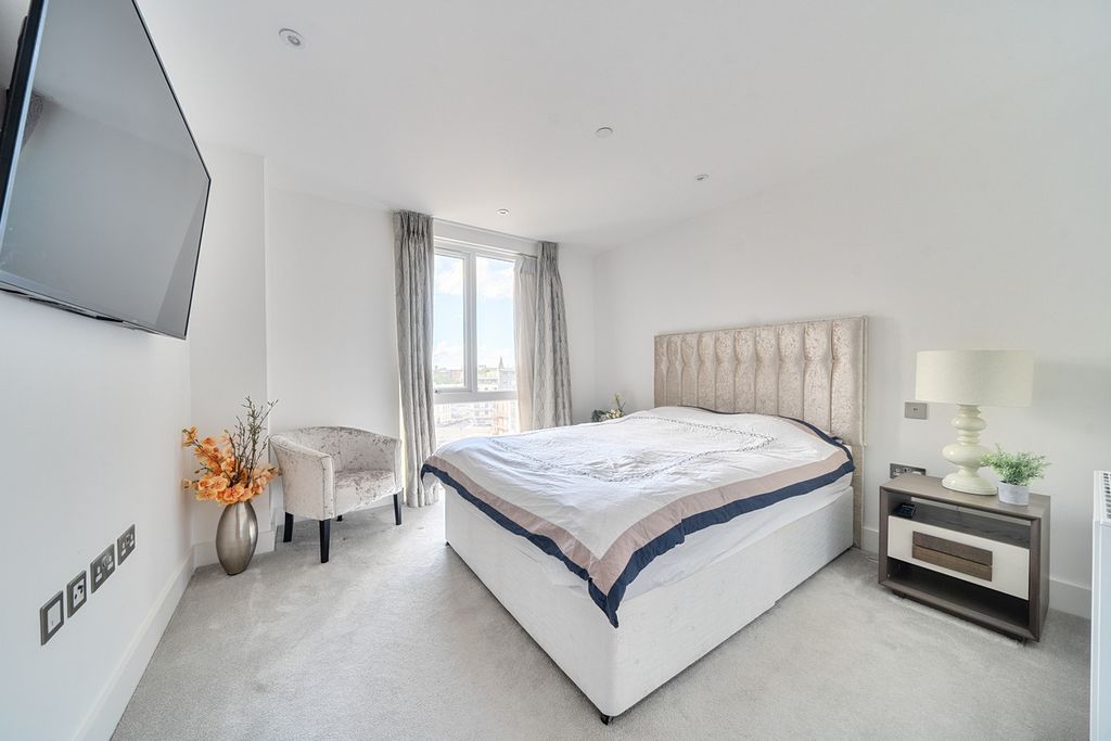 Additional image 16 of 2 bed flat for saleMaritime Walk, Southampton SO14