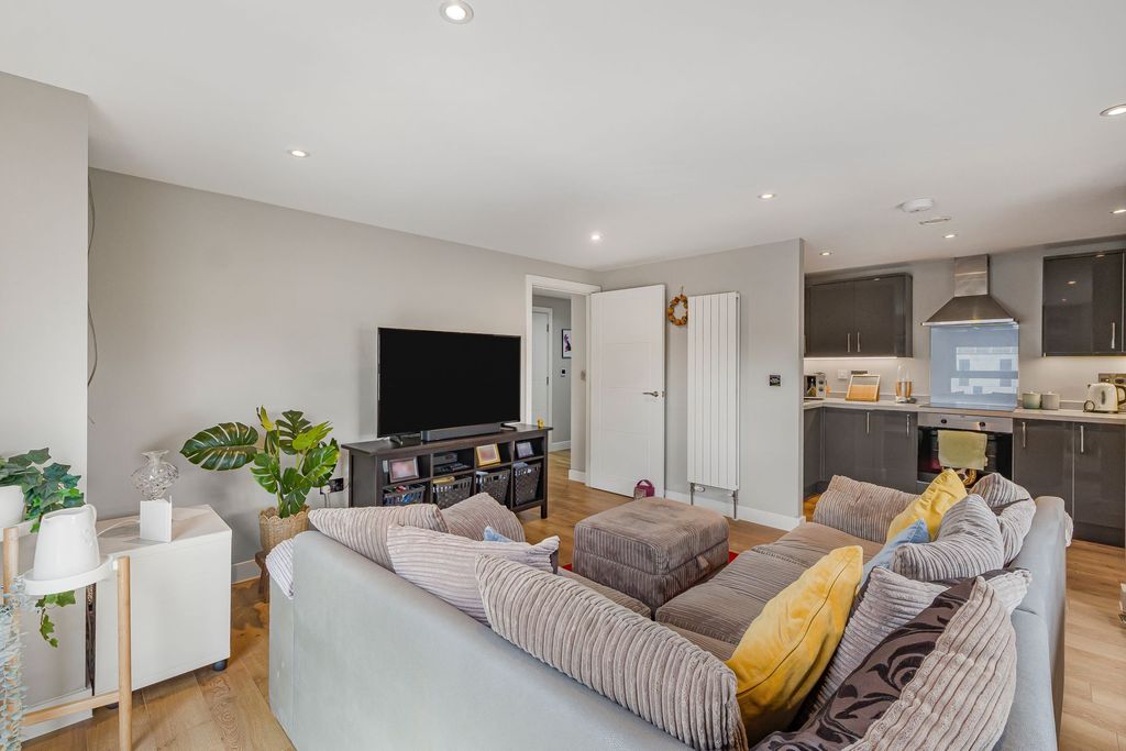 Property photo 3 of 14 Kitchen/Lounge