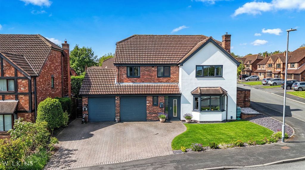 Property photo 1 of 38 Photograph