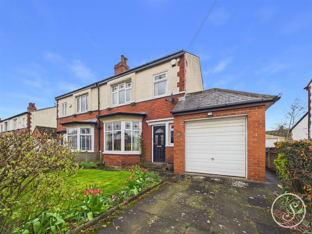 Property photo 1 of 16 External