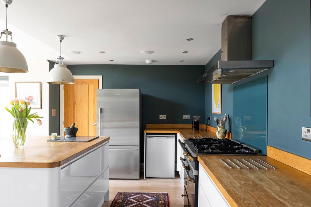 Property photo 3 of 31 Image