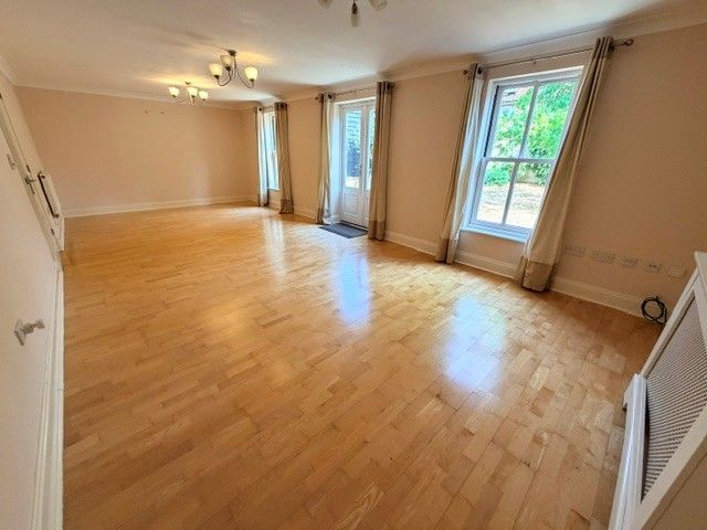 Property photo 3 of 11 Living Room
