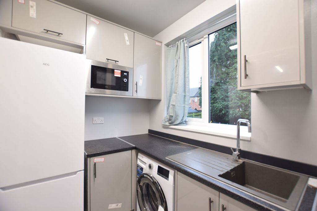 Property photo 2 of 10 Kitchen