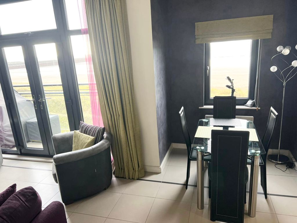 Property photo 3 of 7 Balcony