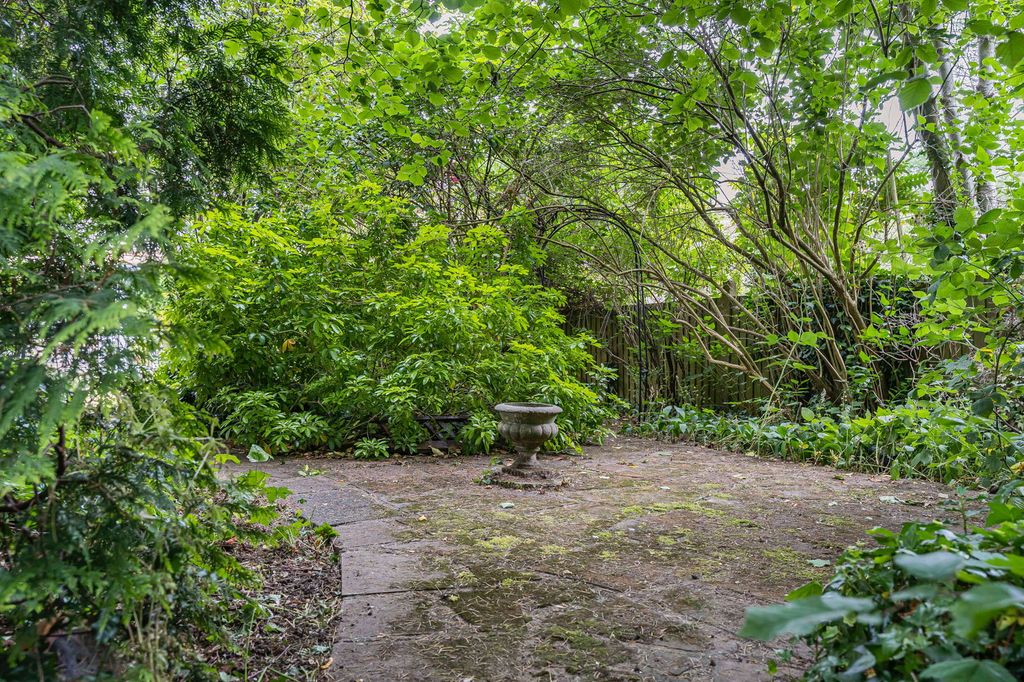 Property photo 3 of 24