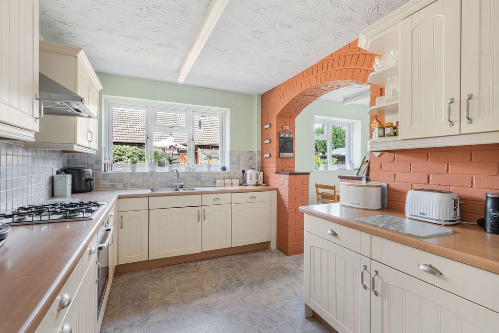 Property photo 3 of 22 Kitchen