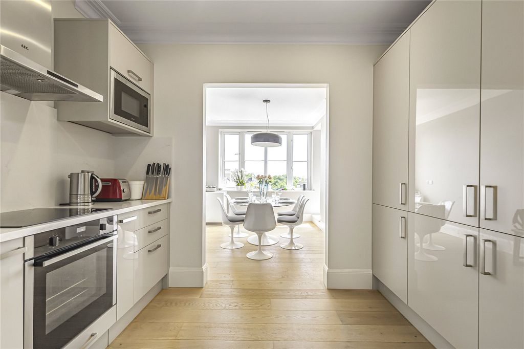 Property photo 3 of 19 Kitchen