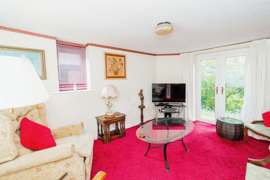 Property photo 3 of 13