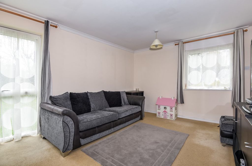 Property photo 2 of 6 3