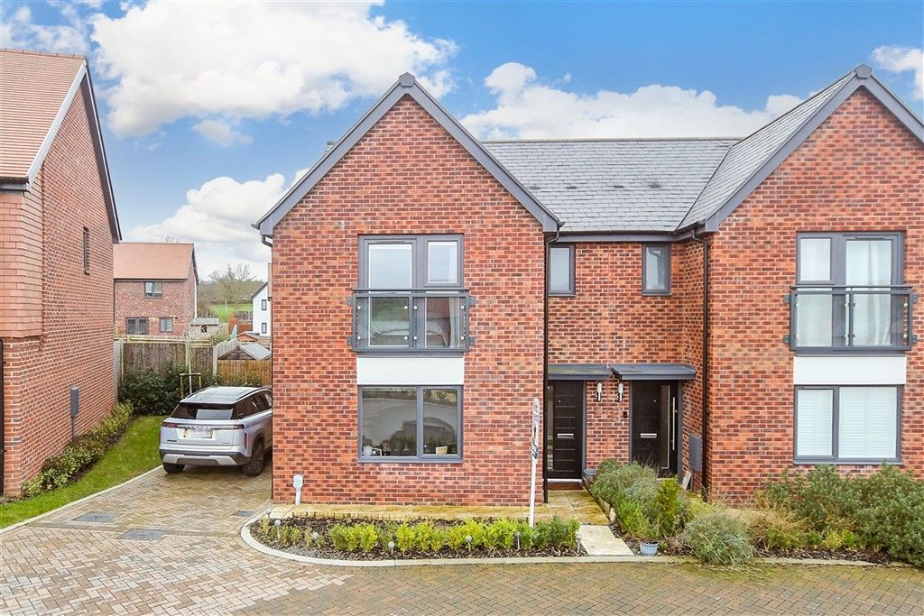 Property photo 1 of 11 Front