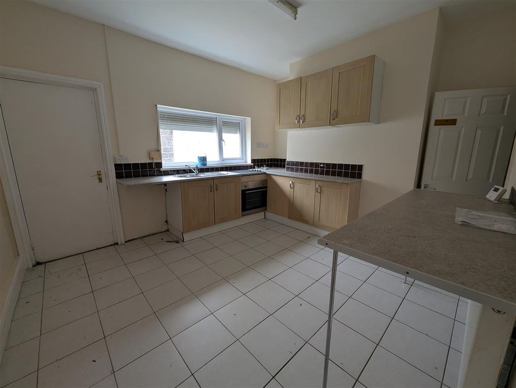 Property photo 3 of 8 Kitchen/Diner
