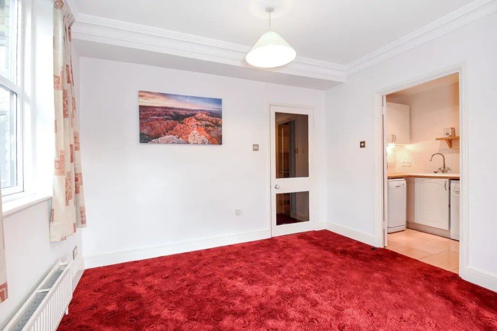 Property photo 3 of 9 Gallery