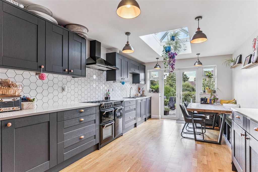 Property photo 3 of 19 Kitchen