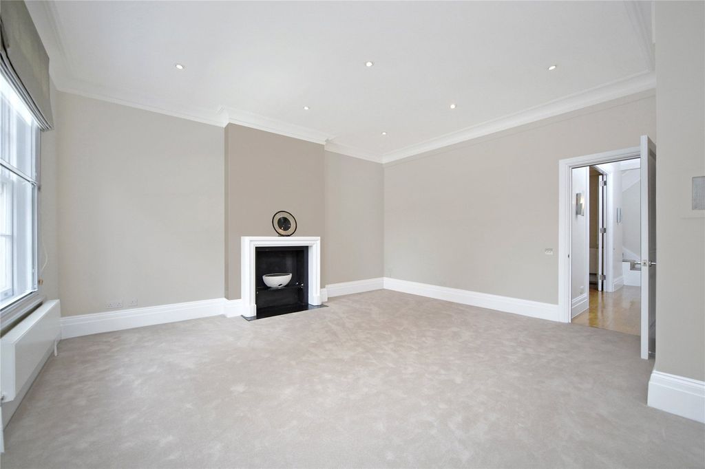 Property photo 3 of 5 Bedroom