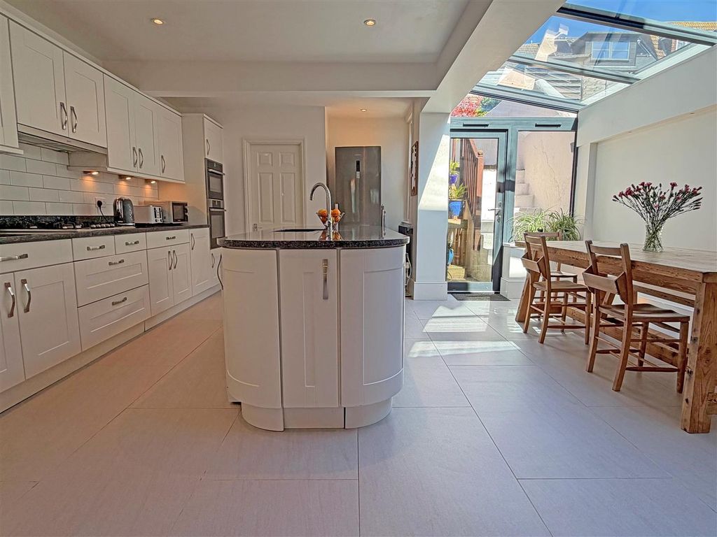 Property photo 3 of 21 Kit1A.Jpg