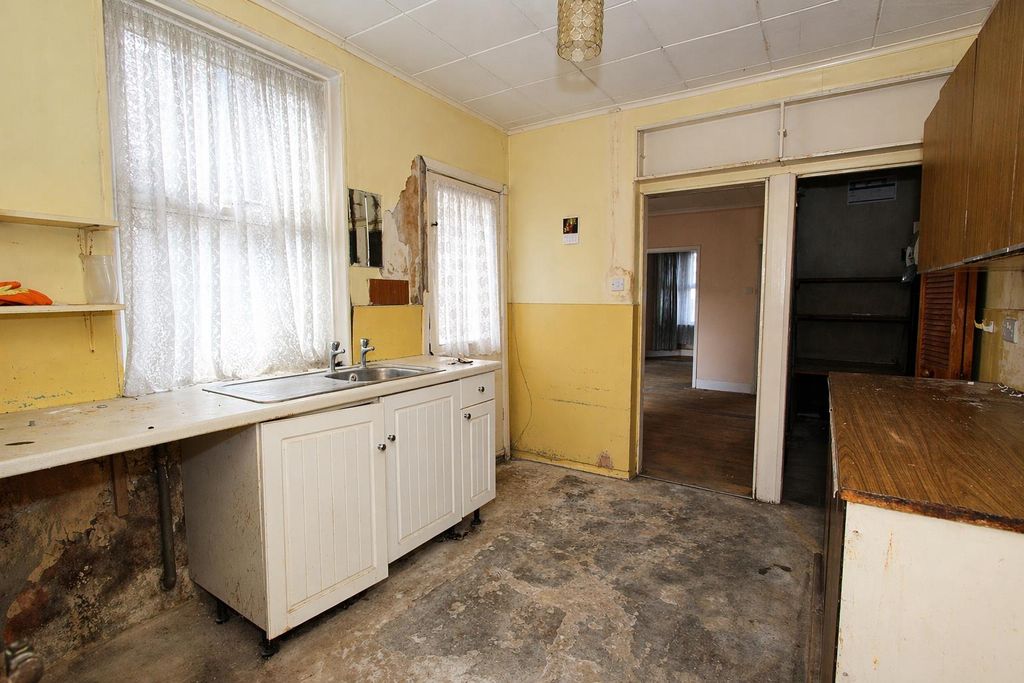 Property photo 3 of 14 Kit B.Jpg