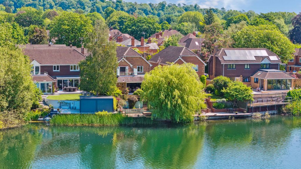 Property photo 1 of 30