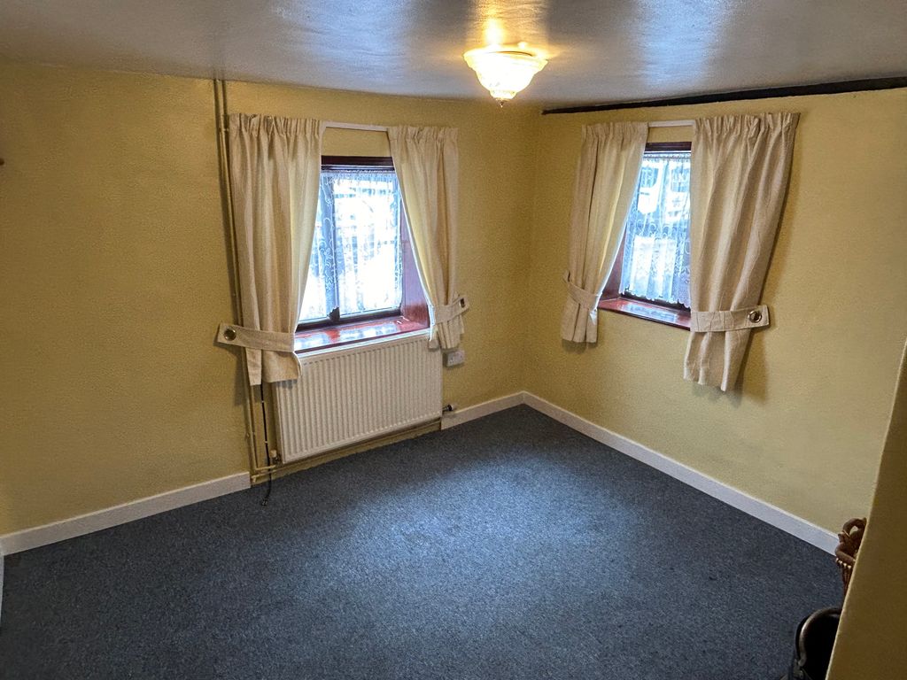 Property photo 3 of 6 Sitting Room